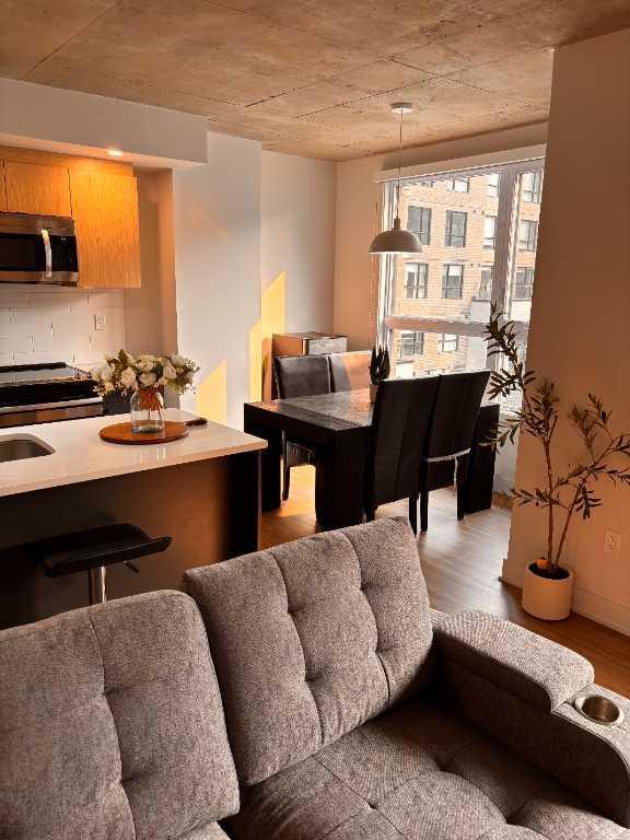 Condo à louer, 1000$ comptant à la signature du bail!!