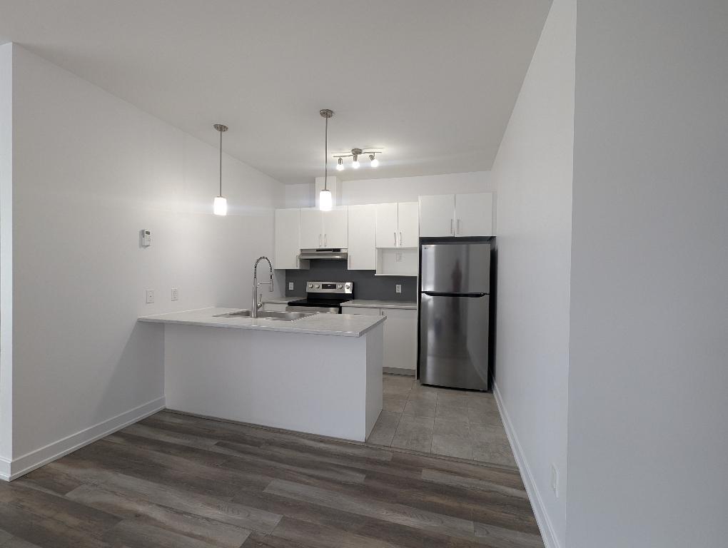 3 chambres + 5 électros + 2 stationnements