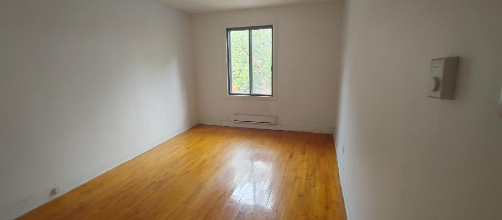 GRAND 5 1/2 DANS LE HAUT DE COTE DES NEIGES LIMITE VILLE MONT ROYALE