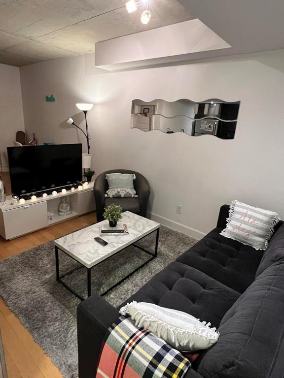 Appartement 3 CHB - Transfert de Bail à partir du 1er Octobre! Griffintown / Lease Transfert 3 Bdr Close to downtown