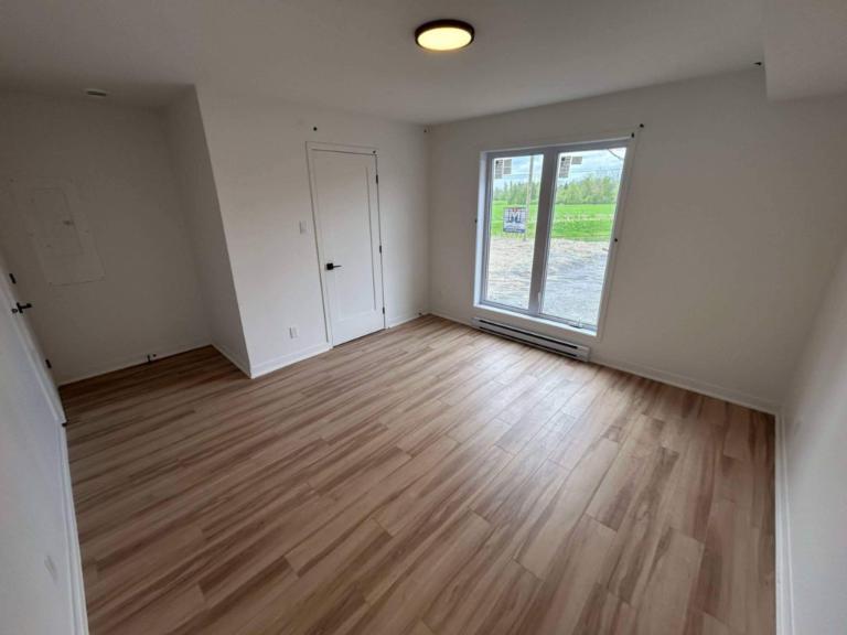 NOUVEAUX APPARTEMENTS DISPONIBLES MAINTENANT - 4½