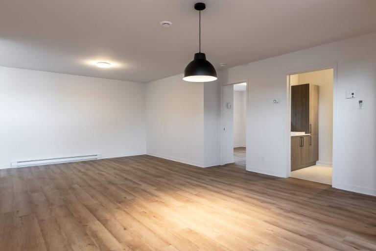 4½ DISPONIBLE DÈS MAINTENANT À BROWNSBURG