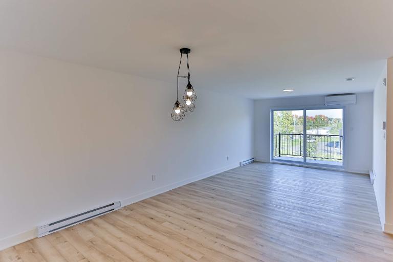 APPARTEMENT 4½ À ST-CHARLES-BORROMÉE - OCTOBRE