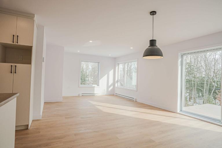 WOW! NOUVEL APPARTEMENT 4½ DISPONIBLE MAINTENANT