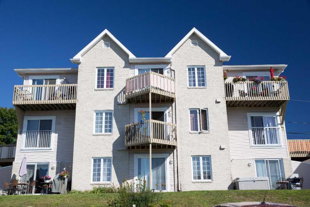 2½ au 28 Impasses du Cap à Loretteville pour 1e novembre