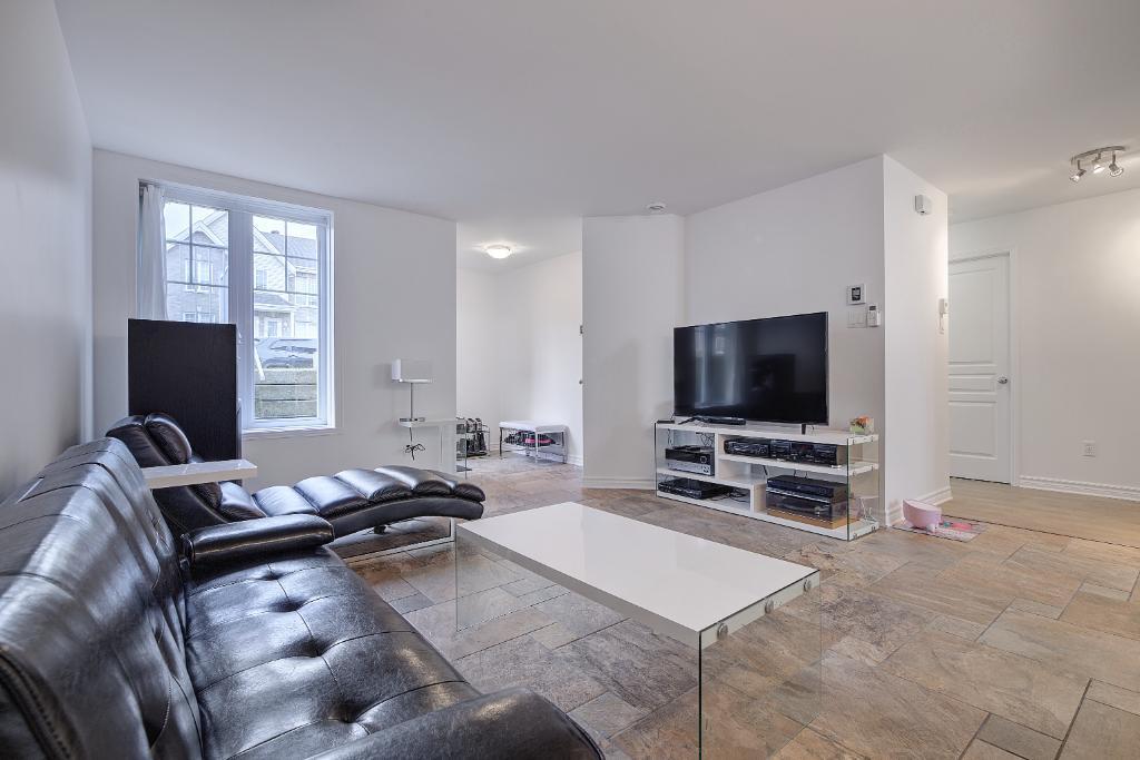 Beau logement 4 1/2 à Lavaltrie