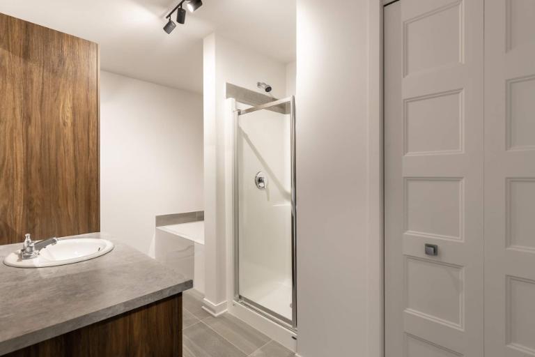 MOIS GRATUIT - LACHUTE 4½ SEMI-MEUBLÉ À LOUER - 1ER JUILLET