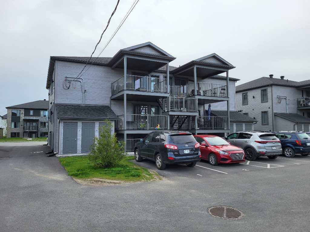 Logement 3 chambres, 2 salles de bain à St-Hyacinthe 1er octobre