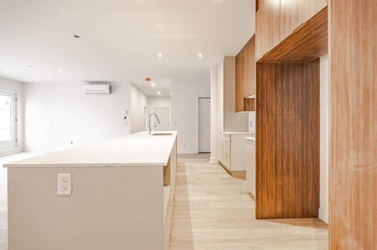 2 CH - 2 SDB - Longueuil - $2,150 /mo