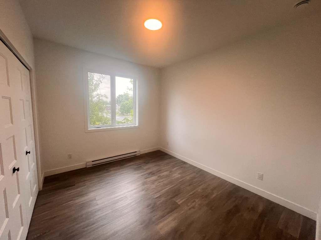 Logement à louer Farnham, grand 2 chambre libre immédiatement