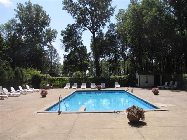 TOUT INCLUS, MEUBLÉ, Grand condo 3et1/2 830p.ca à louer, 1699$, St-Lambert