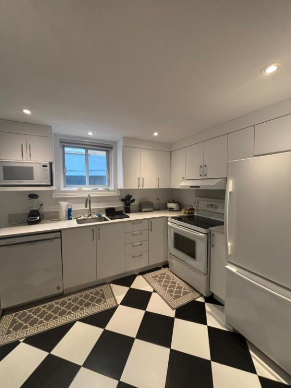 Fully renovated 5 1/2 rénové à coté du HEC/ UdeM/ Poly