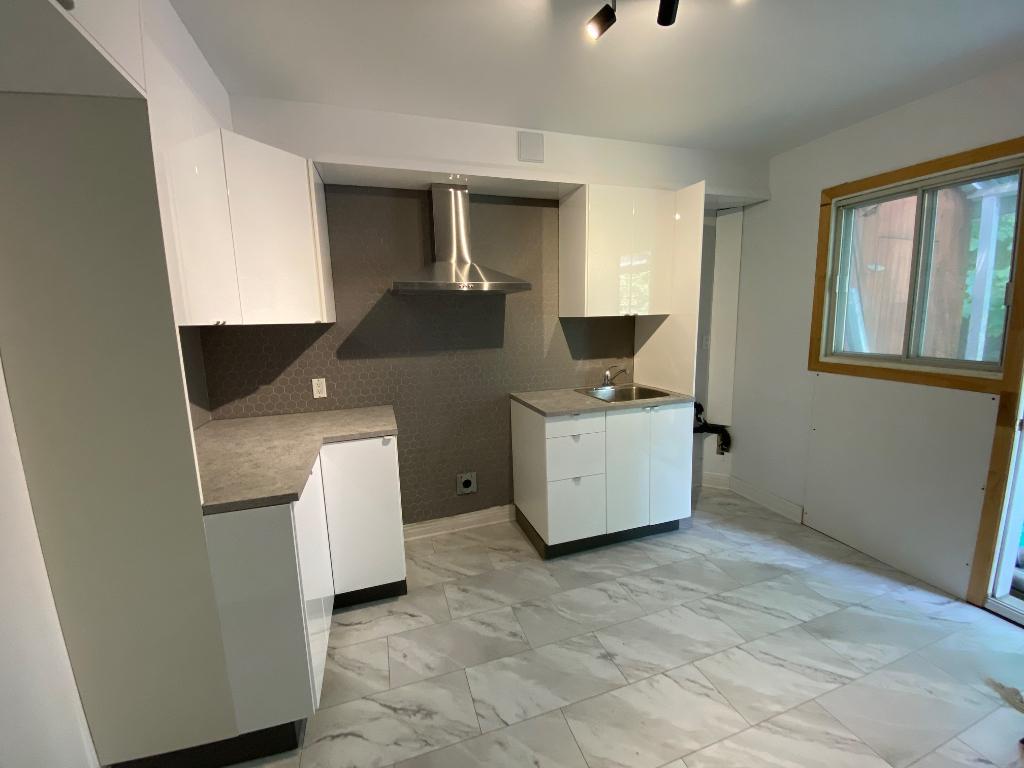 Beau petit 4 1/2 dans Ahuntsic à louer