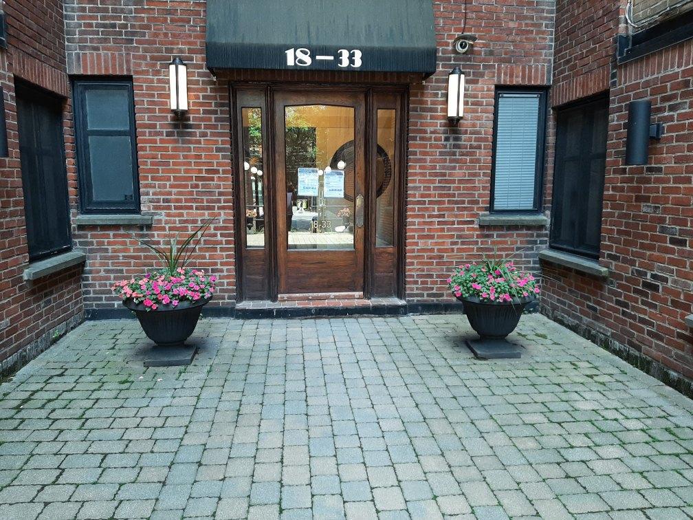 MOIS GRATUIT! - RENOVE Beau 3 1/2 au propre, lumineux, - MONTH FREE ! Beautiful, RENOVATED, clean, huge 3 1/2 , bright, art deco apt (Montreal)