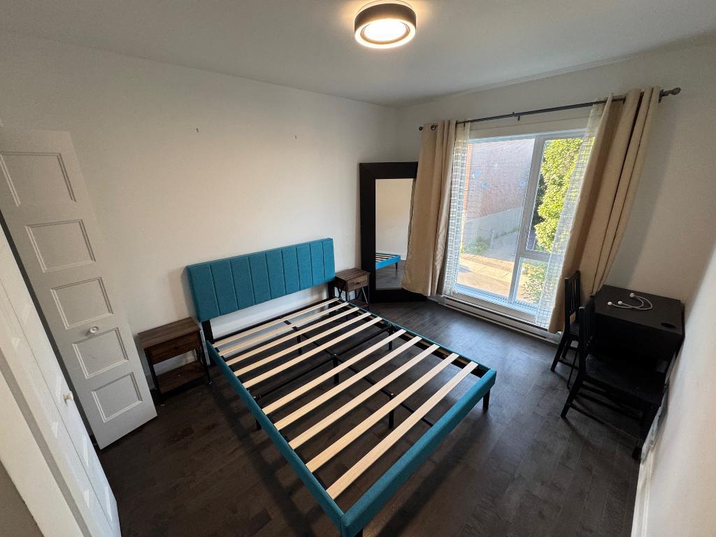 5 1/2 (3 Chambres, 2 Baths) Condo Moderne, Metro Pie-IX
