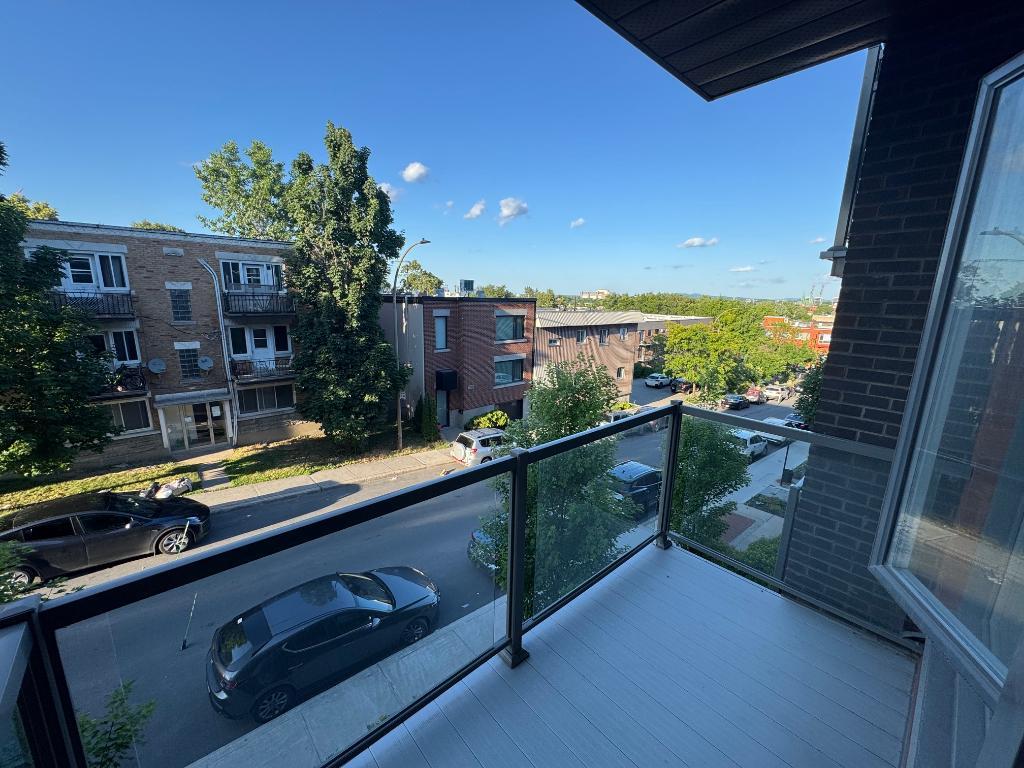 5 1/2 (3 Chambres, 2 Baths) Condo Moderne, Metro Pie-IX