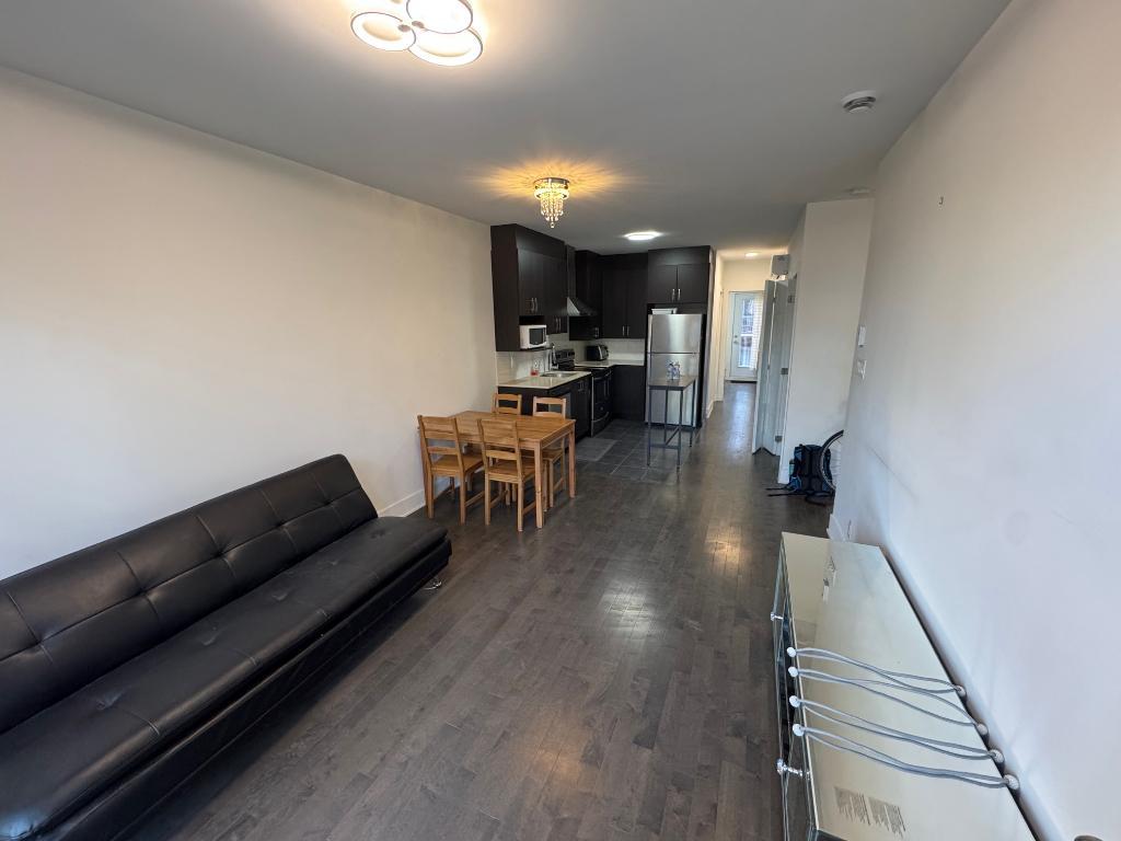 5 1/2 (3 Chambres, 2 Baths) Condo Moderne, Metro Pie-IX
