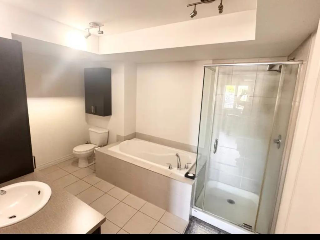 🏠 SUPERBE CONDO 2 CHAMBRES À CHOMEDEY LAVAL🏠