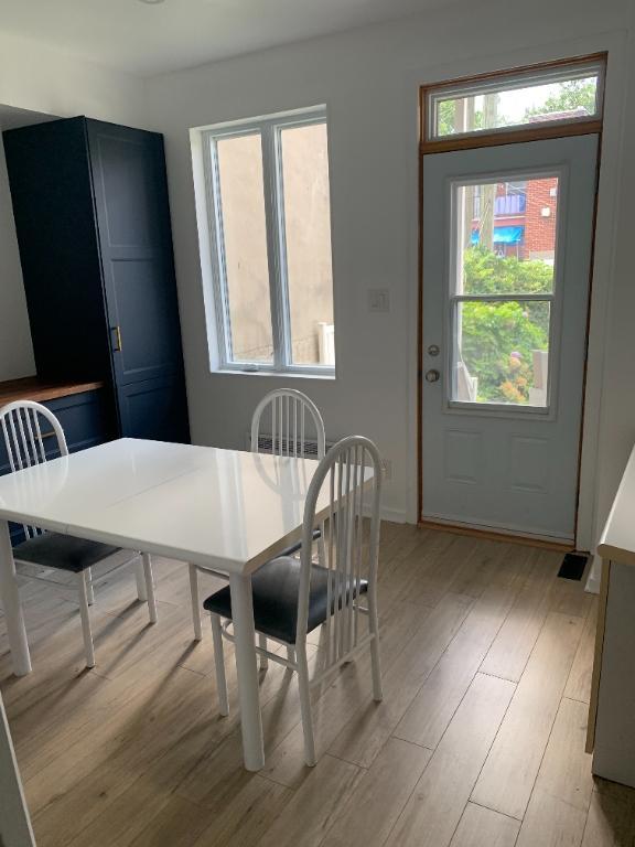 Appartement 5 1/2 (plus salle de lavage et salle de rangement)