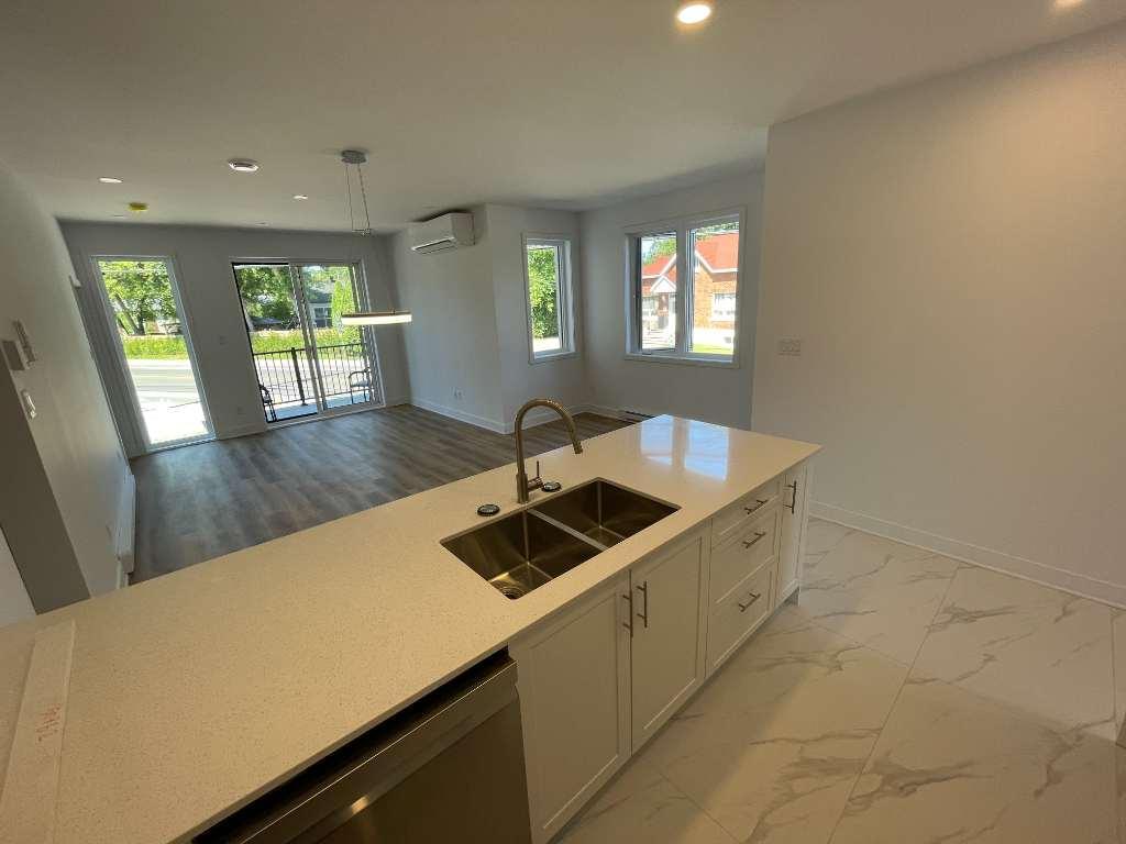 REZ-DE-CHAUSSÉE - 5 ½ qualité condo électroménagers inclus