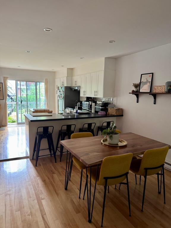 Grand 4 1/2 avec jardin à louer