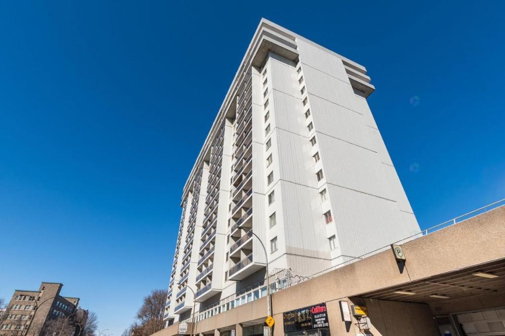 Appartement 1 1/2 METRO SHERBROOKE -ELECTRICITÉ-CHAUFFAGE -AIR CLIMATISÉ- ÉLECTROS INCLUS