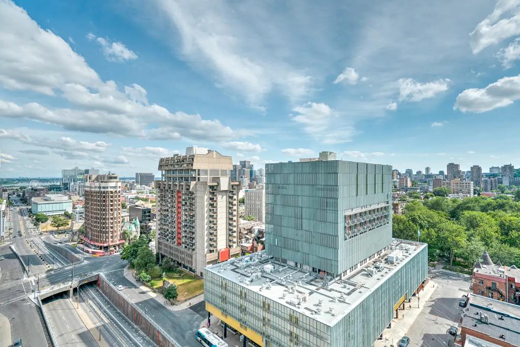 Appartement 1 1/2 METRO SHERBROOKE -ELECTRICITÉ-CHAUFFAGE -AIR CLIMATISÉ- ÉLECTROS INCLUS