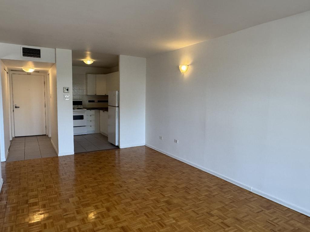 Appartement 1 1/2 METRO SHERBROOKE -ELECTRICITÉ-CHAUFFAGE -AIR CLIMATISÉ- ÉLECTROS INCLUS