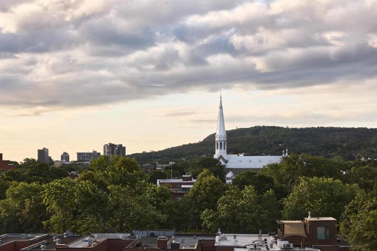 2 CH - 2 SDB - Montréal - $3,245 /mo