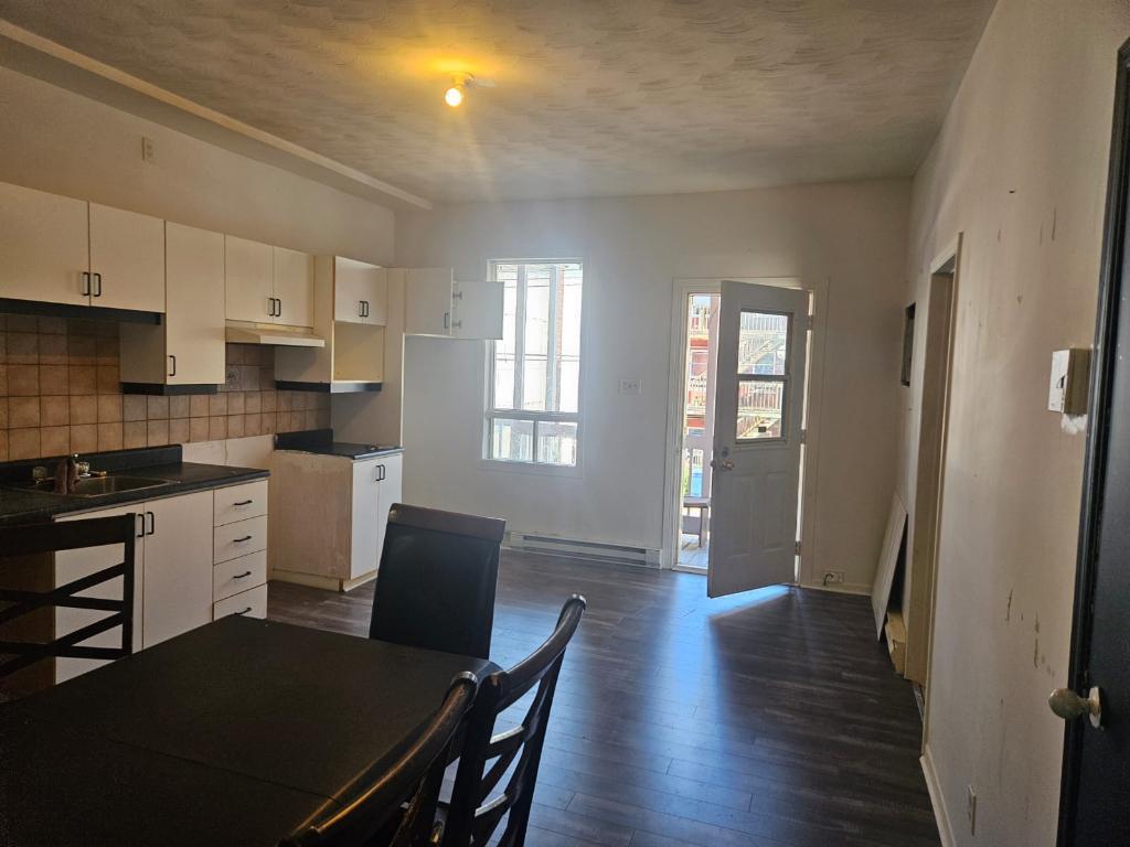 Appartement à louer de 2 chambres et 1 salle de bain