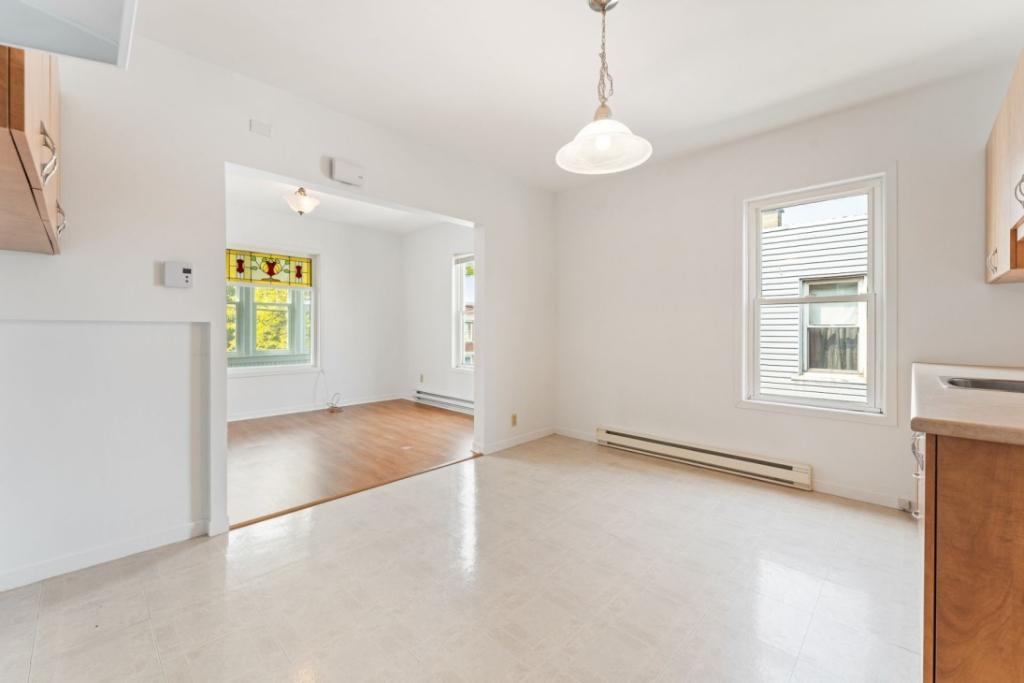 Beau 3 ½ lumineux au 2ᵉ étage – 27, rue Paré, Granby
