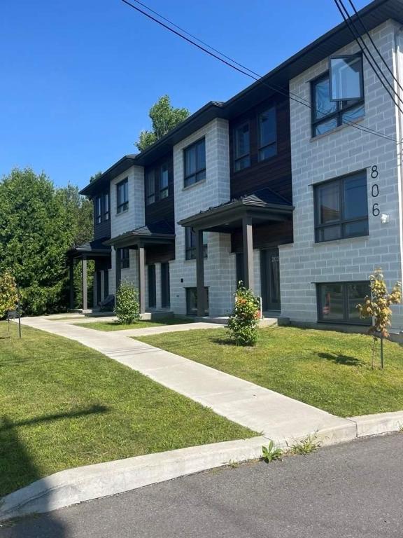 4 1/2 À LOUER-SAINT-CHARLES-BORROMÉE-APPARTEMENT À LOUER