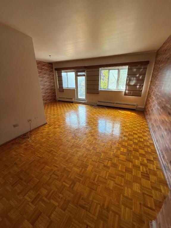 1 CH - 1 SDB - St-Laurent - $1,445 /mo