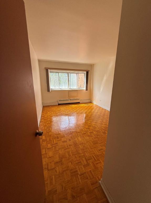 1 CH - 1 SDB - St-Laurent - $1,445 /mo