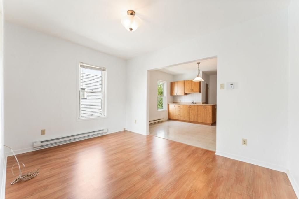 Beau 3 ½ lumineux au 2ᵉ étage – 27, rue Paré, Granby