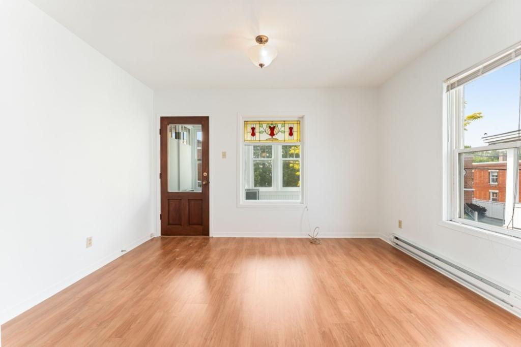 Beau 3 ½ lumineux au 2ᵉ étage – 27, rue Paré, Granby