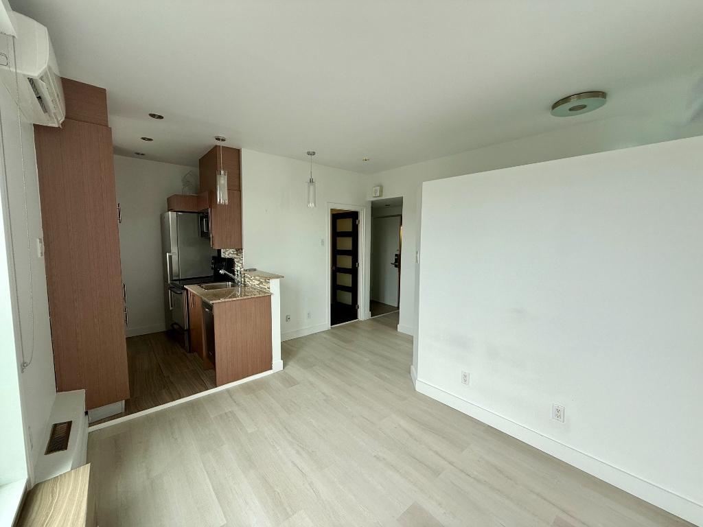 Penthouse-Style 1-Bedroom – $1,395/Month – Mont-Royal Views