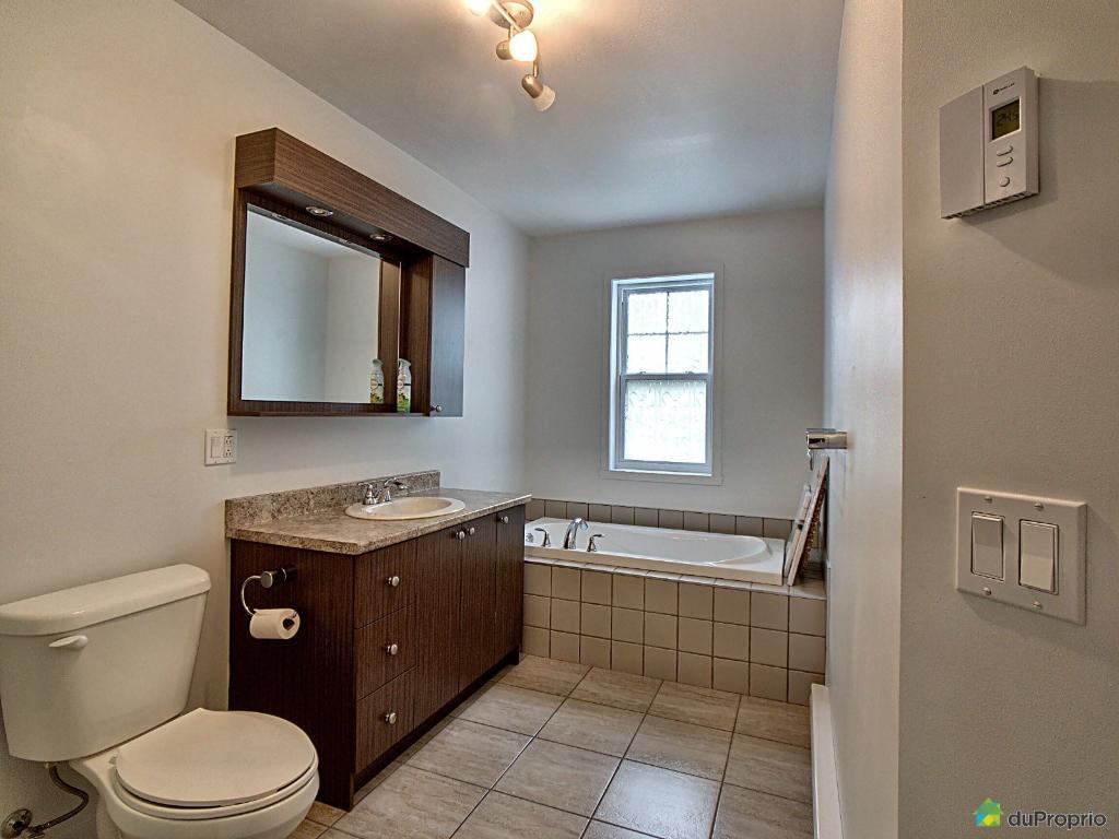 Grand condo 2 chambres Inclu WIFI - Parking - Locker -