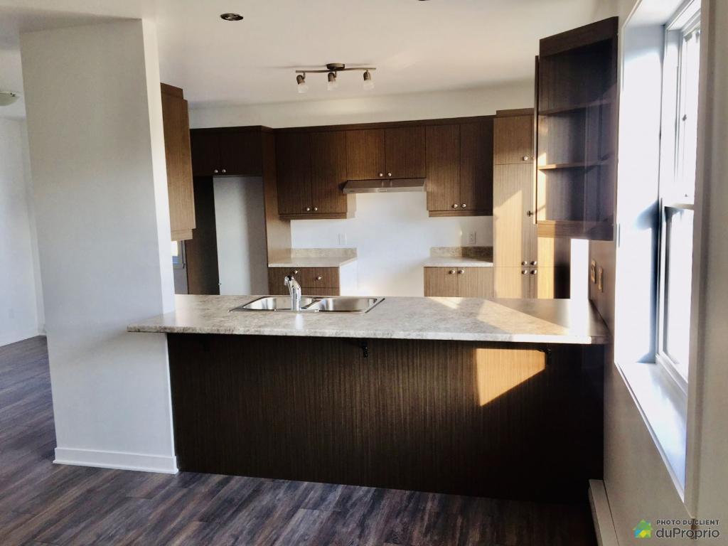 Grand condo 2 chambres Inclu WIFI - Parking - Locker -