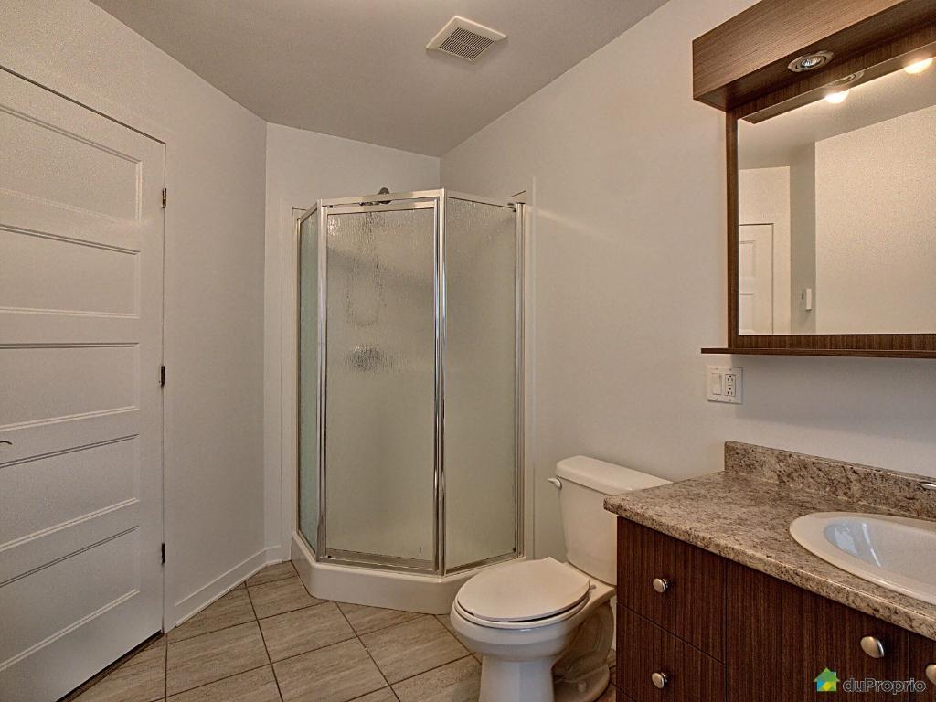 Grand condo 2 chambres Inclu WIFI - Parking - Locker -