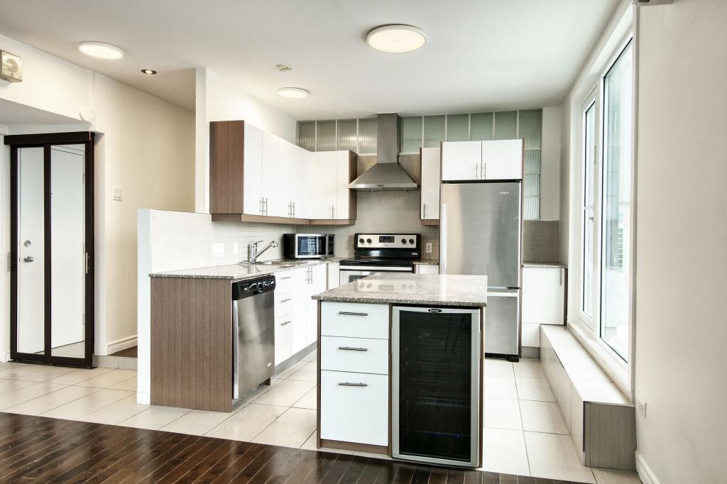 Penthouse 1-Bedroom – $1,645/Month – Downtown Montréal Views