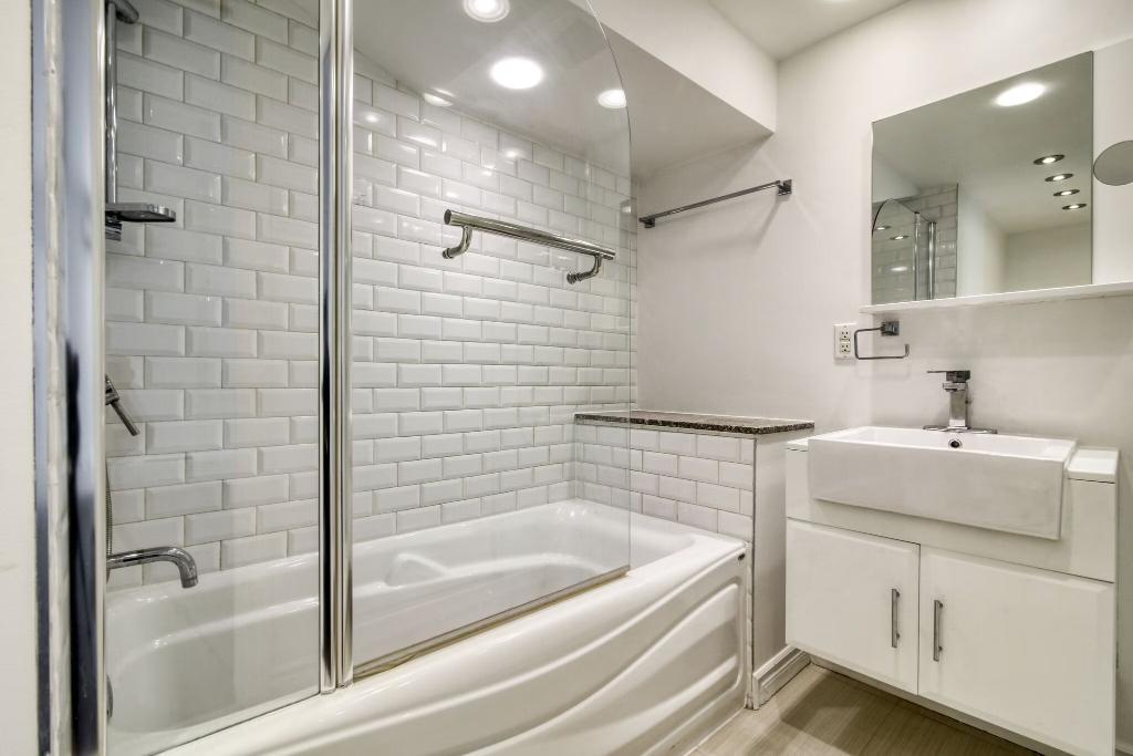 Penthouse 1-Bedroom – $1,645/Month – Downtown Montréal Views