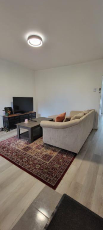 🏡 **Grand 4 ½ à louer – Côte-Saint-Paul (Sud-Ouest) idéalement situé, avec cour privée!