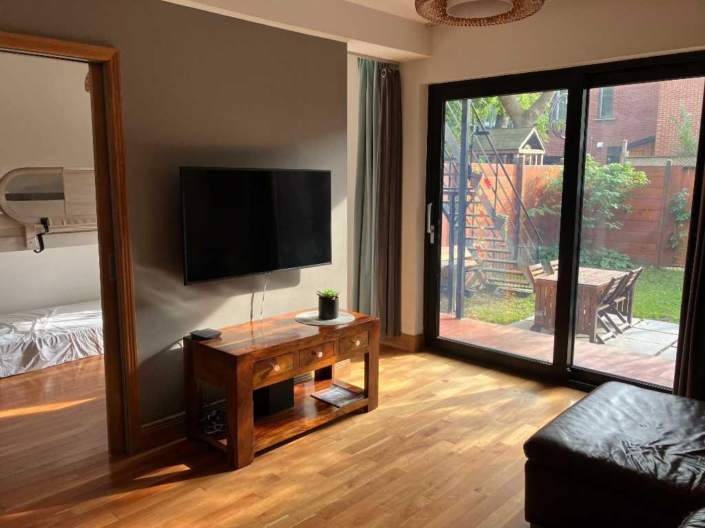 TRÈS BEAU 4 ½ MEUBLÉ ET ÉQUIPÉ avec BALCON et JARDIN – PLATEAU MONT-ROYAL