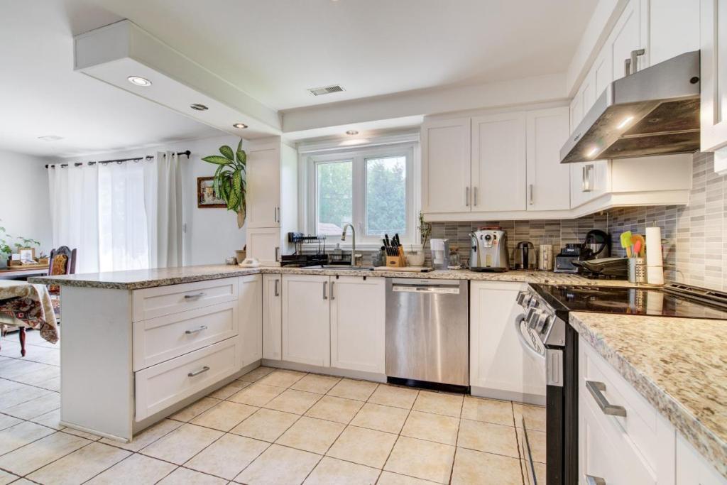 Maison à louer 5 chambres dans un rond-point à Boisbriand