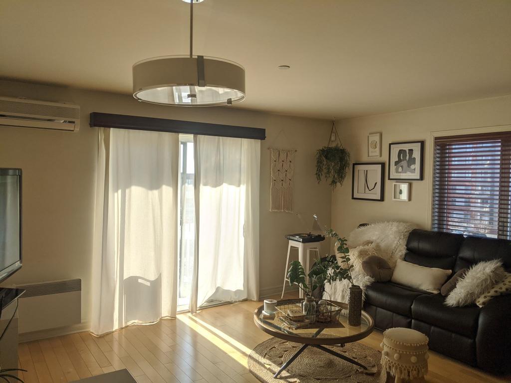SUPERBE CONDO DE COIN 4 1/2 Urbania à louer
