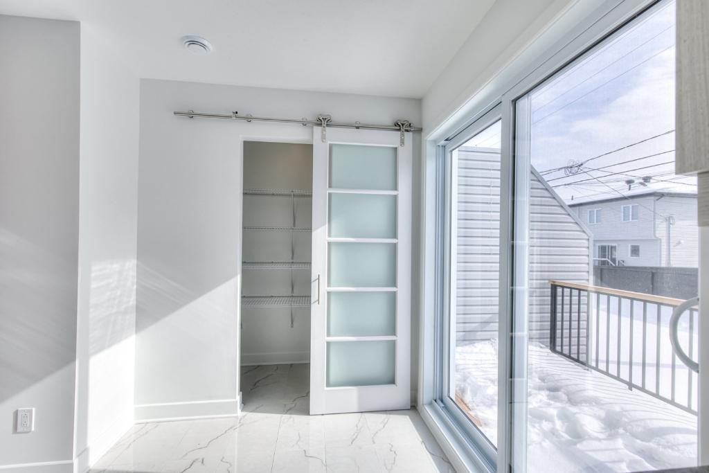 Haut de duplex neuf sur 2 étages - Luxueux - 3 chambres & 2 salle de bain - Valleyfield - Négo