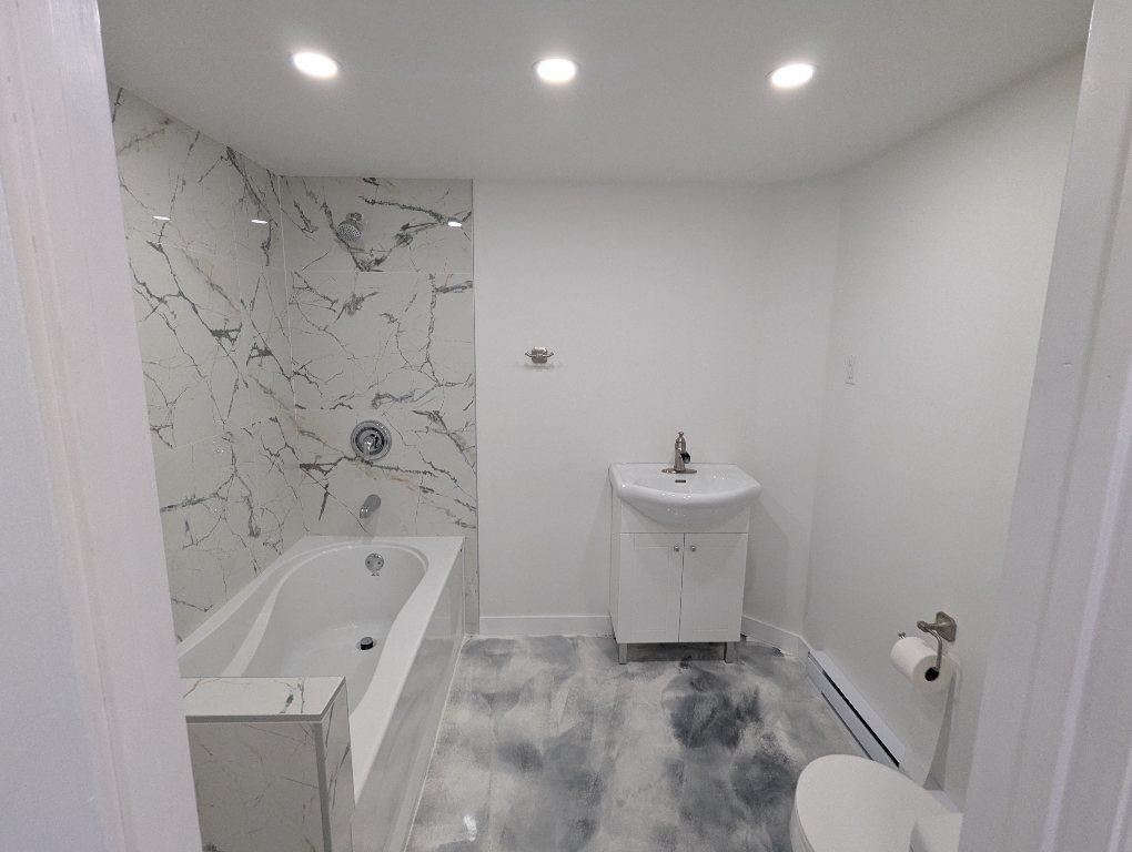 Duplex à louer, 2 Salles de Bain, Terrasse, 100% renové!