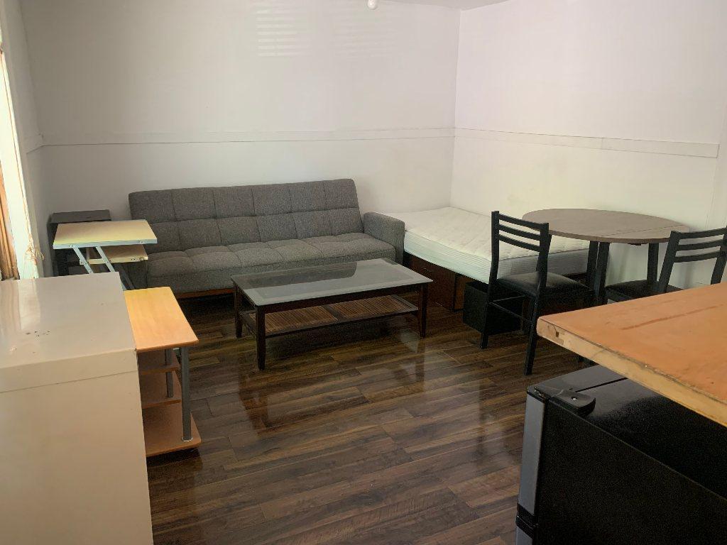 PetitStudio850$Entrée&WCPrivéeToutInclusMeubléWIFI MetroPapineauChauffage Eau-Chaude éclairage5minDuMétroPersonneSeuleCalmeNonFumeur ProprioOccuupant