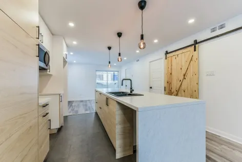 4 rooms apartment of 90m² in Longueuil